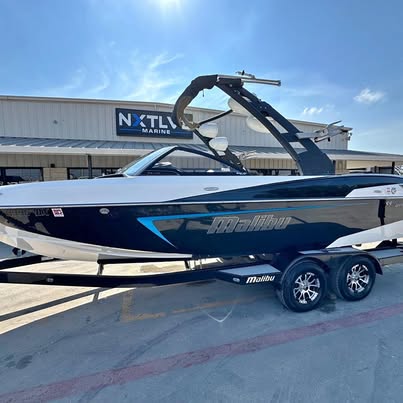 2017 Malibu 23 LSV