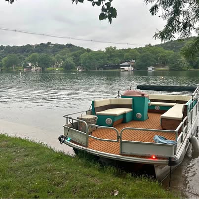 1999 Voyager Tritoon