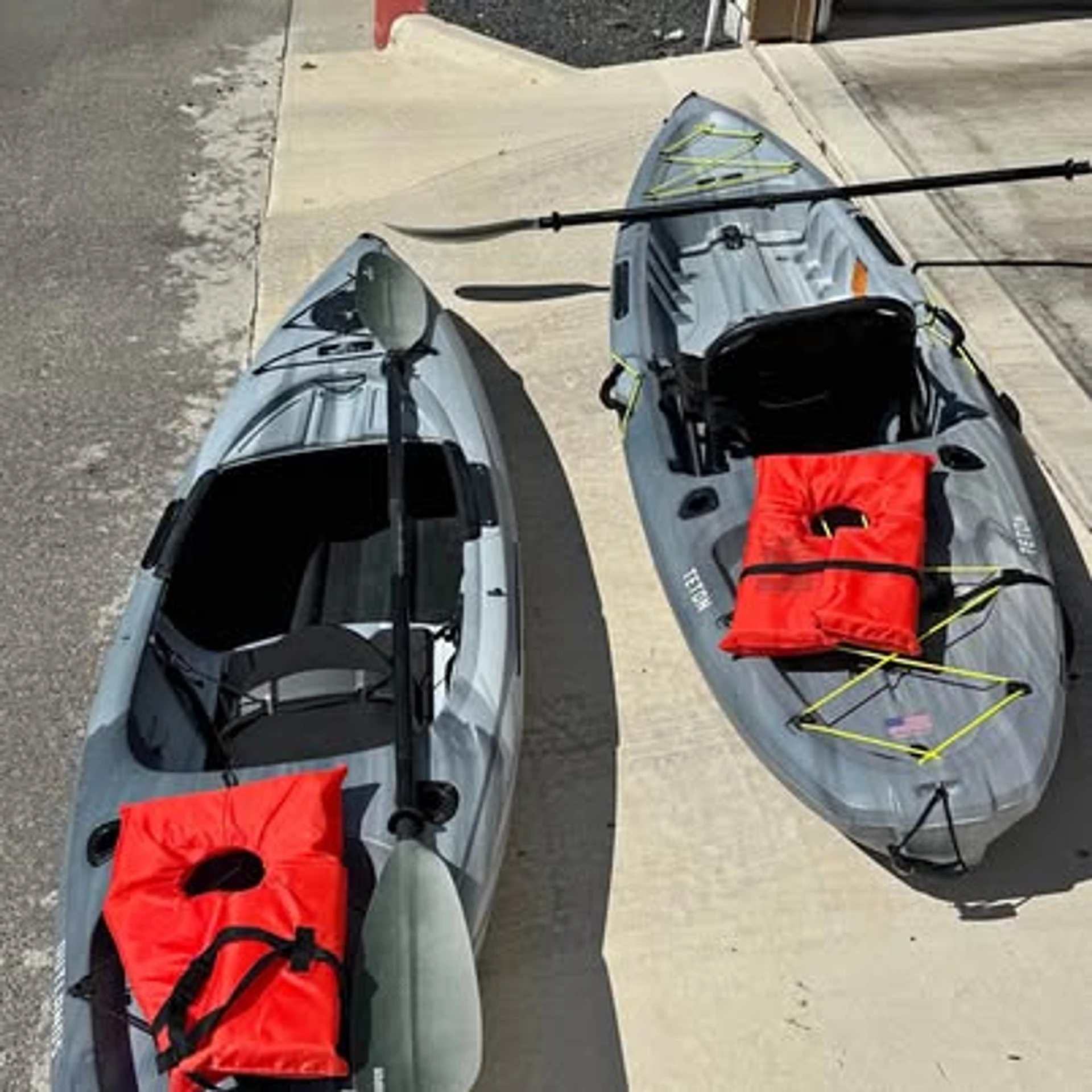 2 Kayaks