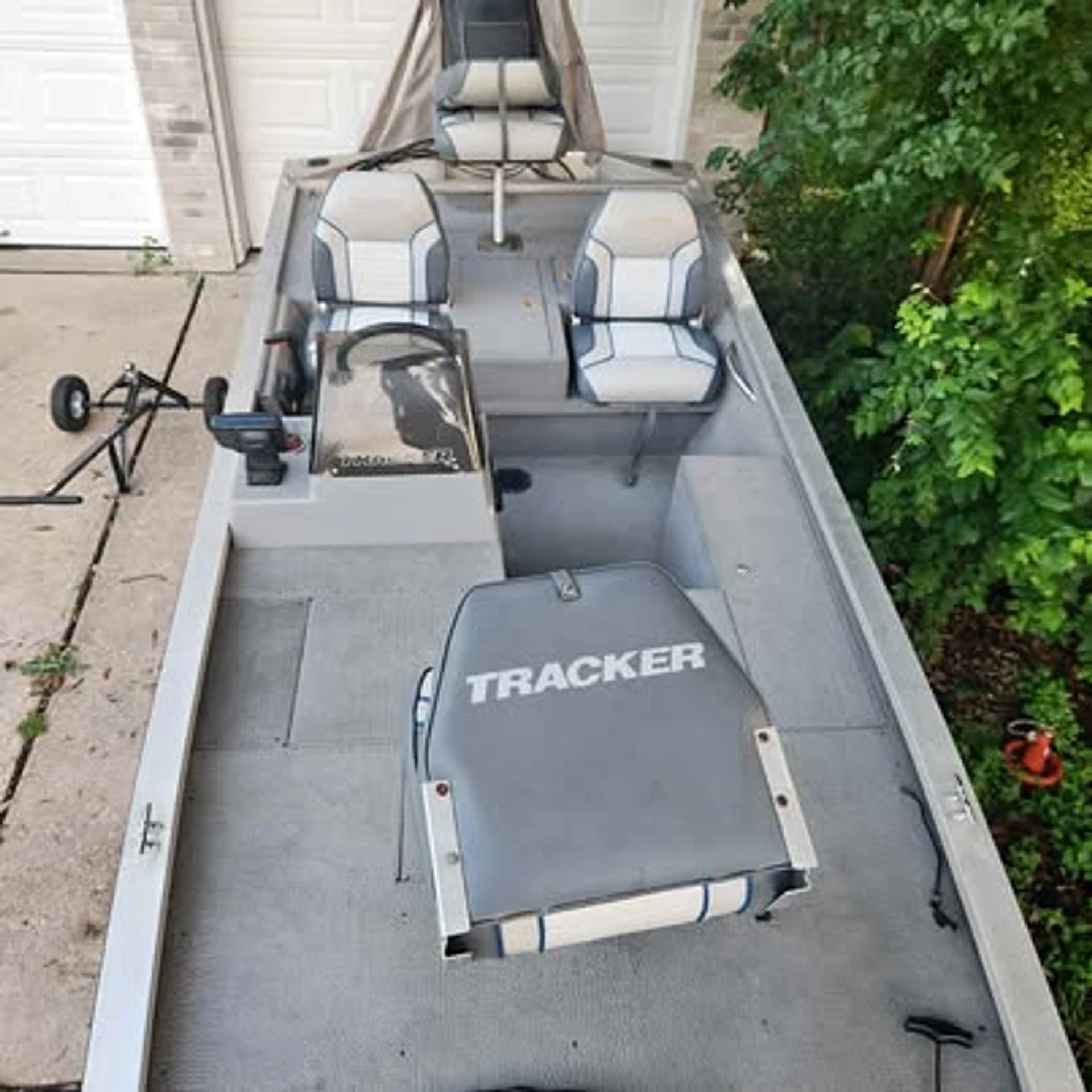 1995 Bass Tracker Boat