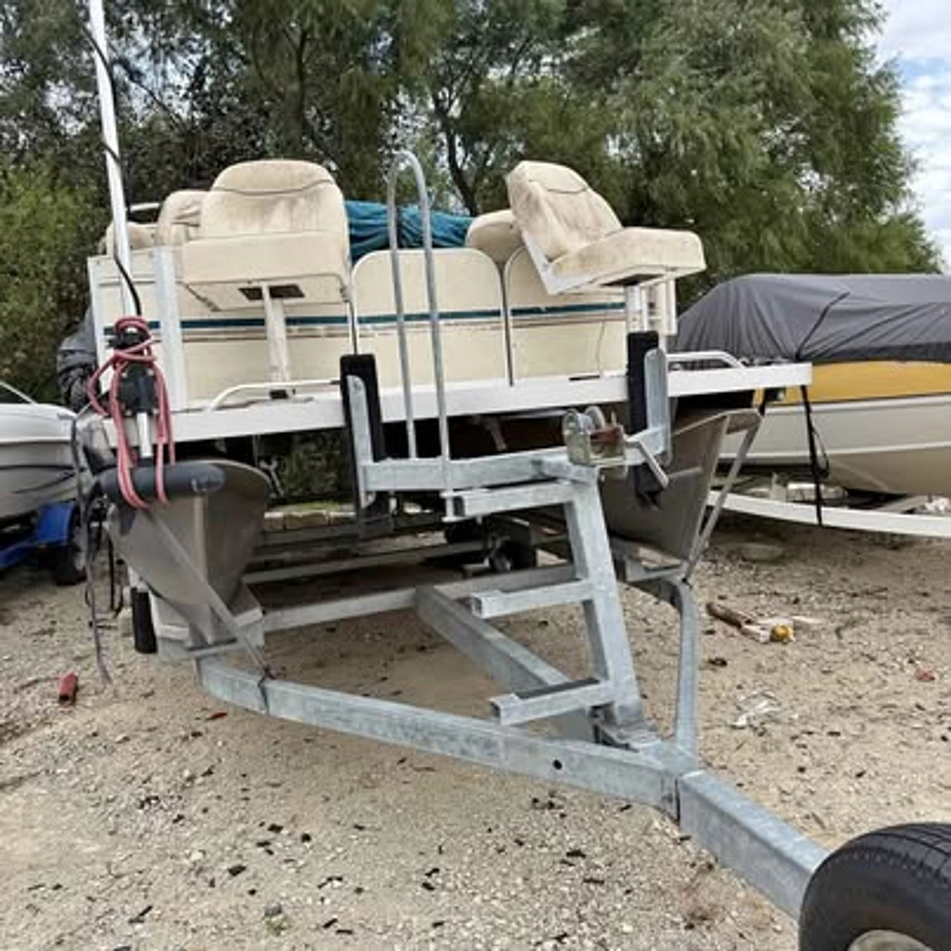 18' Pontoon Boat